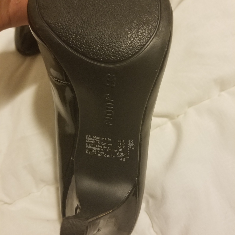 Heels - Picture 2 of 3